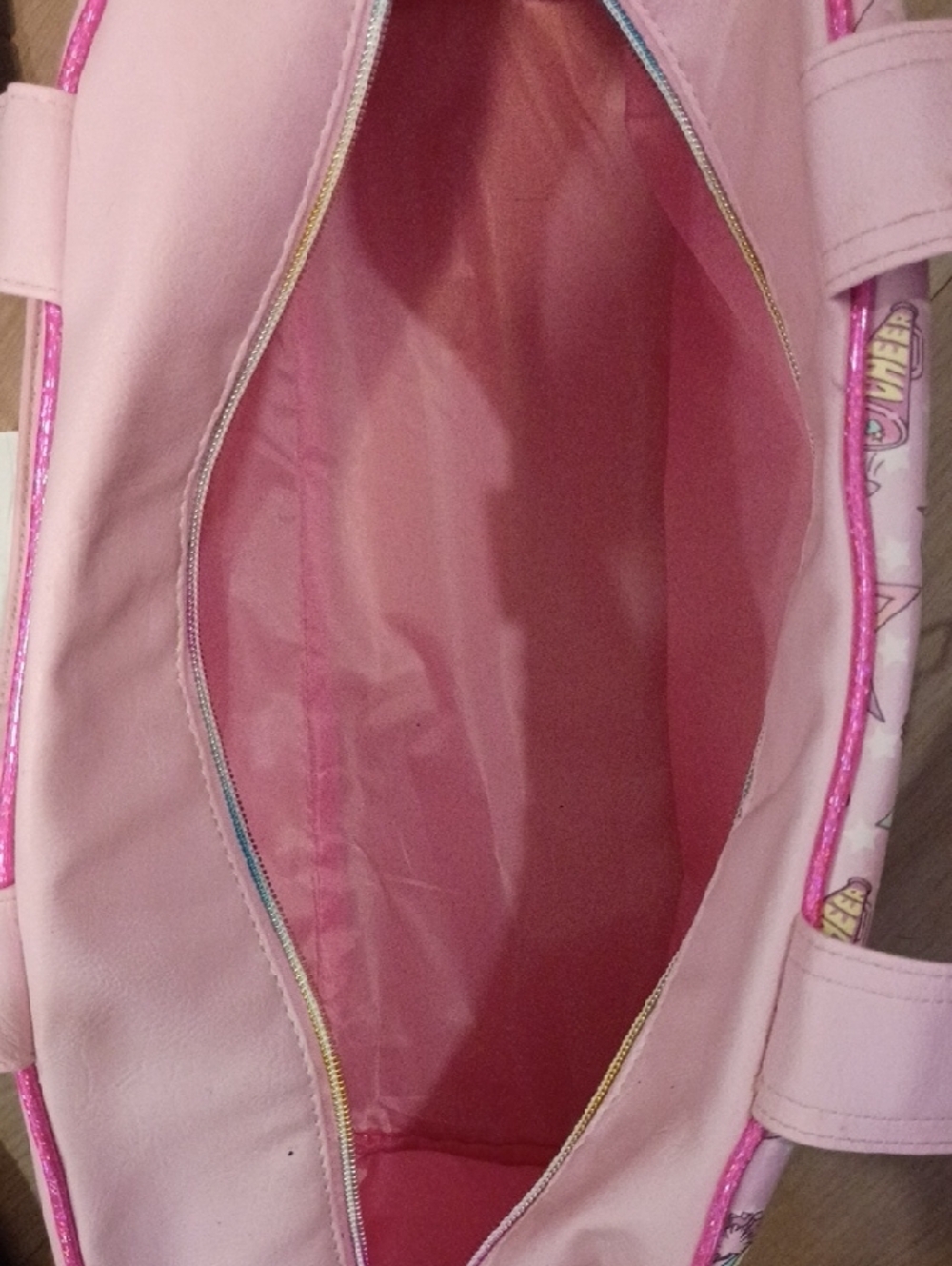 ☀️🌊Miss Gwen OMG 'CHEER' Duffle Bag with Pastel Rainbow/ Unicorn Print- New! - Picture 5 of 9